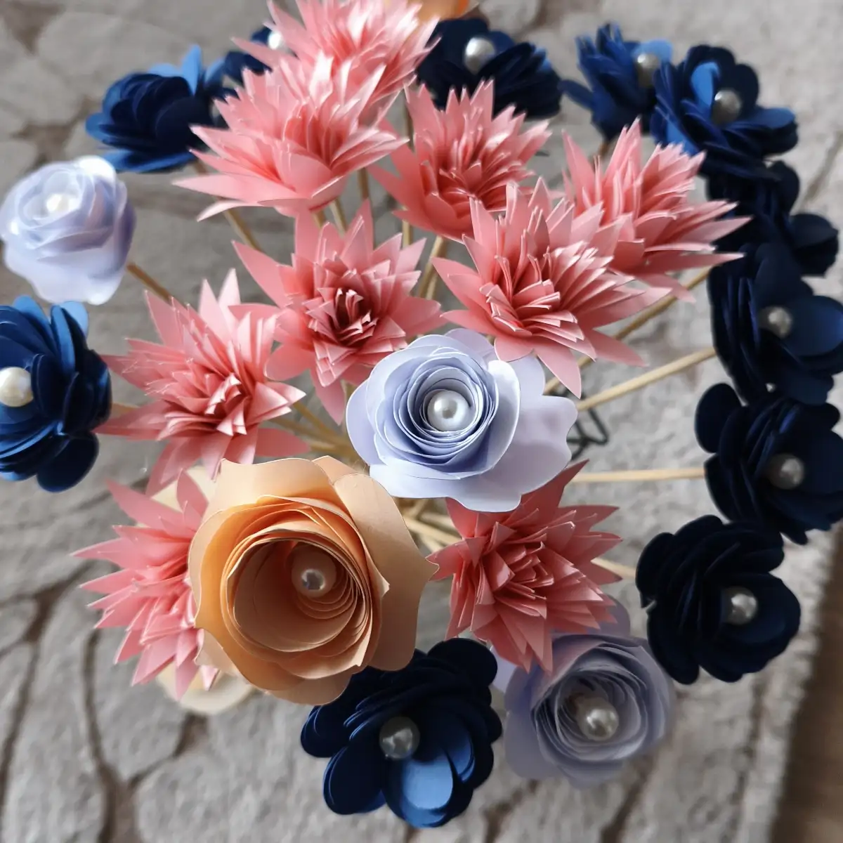 Fleurs papier sur tige
