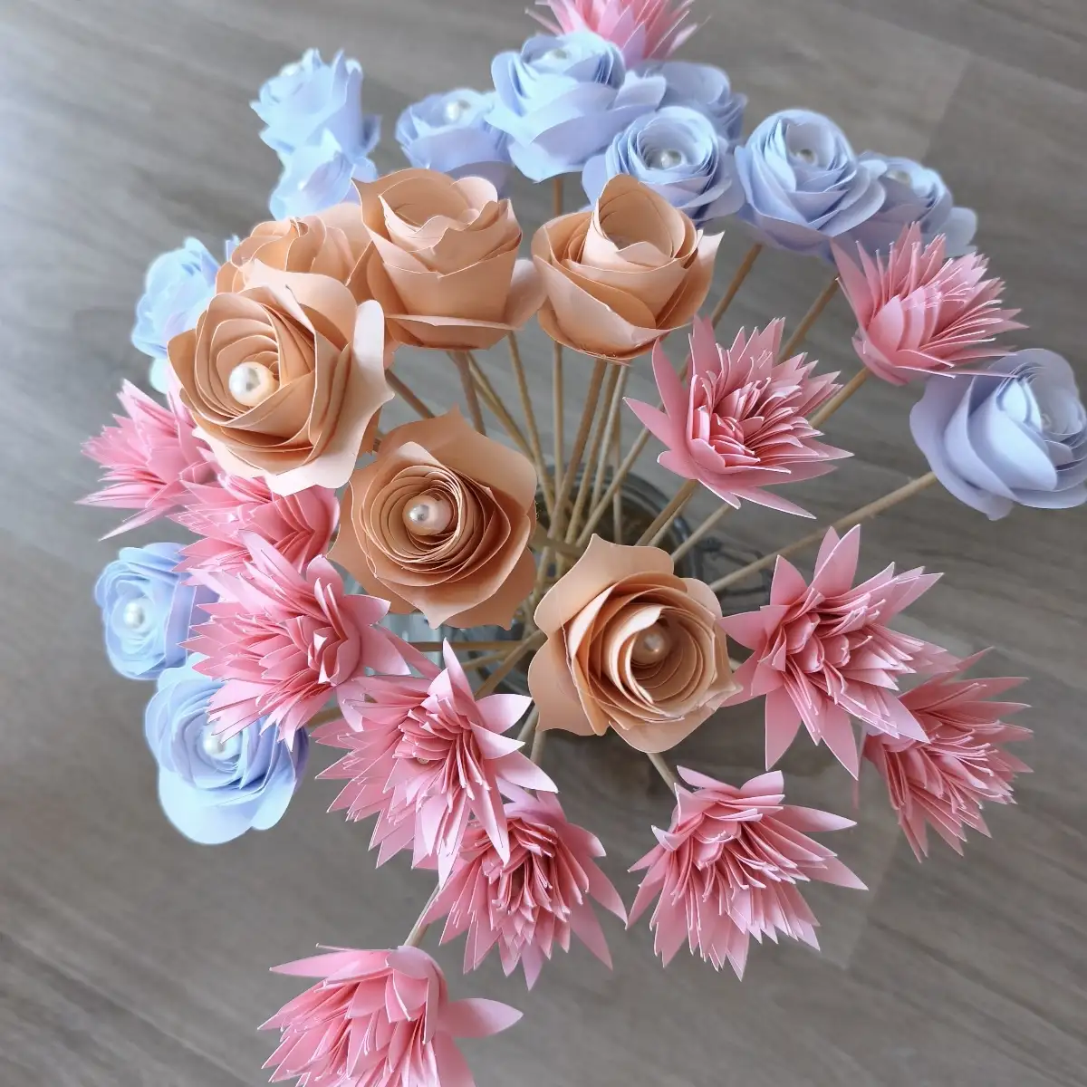 Fleurs papier sur tige